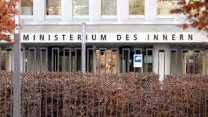 Innenminister roger lewentz hat den kanadischen botschafter stéphane dion empfangen. Berlin Innenministerium Beklagt Fluchtlingslager Zustand Auf Samos