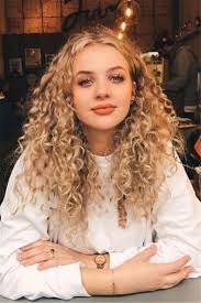 You can certainly find cute curly hairstyles that will make you look pretty and audacious. Cute And Pretty Curly Hairstyles To Look Stylish In 2020 Cute Hostess For Modern Women