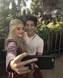 Pero aquí está el truco: Milomeglove Zeddisonlove On Instagram Meglo Meglolovers Megloforever Milomeg Milomeglove Zombies Zom Meg Donnelly Zombie Disney Milo Disney