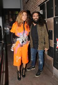 We would like to show you a description here but the site won't allow us. Las Fotos Del Festejo De Cumpleanos De Charly Garcia Con Sus Amigos