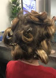 Here the proposal is to leave the hair a little below the shoulders very natural slightly wavy and create a very subtle half ponytail that intertwines. Communion Hairstyles Step By Step Tori Keane