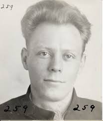 On September 4, 1934, the largest convoy sent to Alcatraz with 103 inmates  (110-AZ to 212-AZ) arrived from Leavenworth Penitentiary. Among them were  some celebrities of the Great Depression's Gangsters Era. For