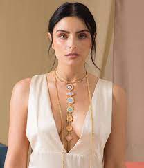 Aislinn derbez is a mexican actress born and raised in mexico city, to the artist gabriela michel and eugenio derbez, who is considered to be one of the greatest and most popular mexican actors and comedians alive. 23 Me Gusta 0 Comentarios Aislinn Derbez Aislinnderbezfc En Instagram La Belleza De Esta Mujer No Puedo Ser Real Dios Marcas De Joyeria Derbez Joyeria