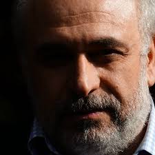 Derviş, mürşidine sormuş: "Bir kişi düşünde, başka bir kişinin gördüğü  düşte, kendini düşlediğini görürse bu düş nasıl yorumlanır?" Mürşid yanıt  vermiş: "Âşık ile ma'şûkun 'ışk'ta ittihadı olarak..." [Fotoğraf: Lainey  Foster]