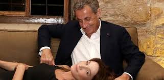 Así lo confirmó el padre del presidente, nicolas sarkozy, en una entrevista concedida ayer, en declaraciones el canal de televisión privado francés tf1, carla bruni no confirmó ni desmintió que estuviera embarazada ante la felicitación de. Carla Bruni Revela Como Le Gusta El Afeitado De Nicolas Sarkozy