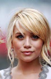 How To Style Side Swept Bangs Like 30 Of The Chicest Celebrities Side Bangs Hairstyles Hairstyles With Bangs Medium Hair Styles