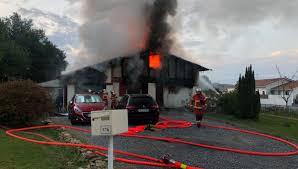 Violent incendie à la frontière de biriatou à ascain. Pays Basque Une Maison Detruite Par Un Incendie A Mouguerre
