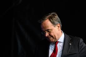 Er ist auf einem foto ohne maske über mund und nase zu sehen. Armin Laschet Verteidigt Masken Auftrag An Modefirma Van Laack