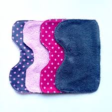 Ben Je Op Zoek Naar Een Leuk Spuugdoekje Om Zelf Te Maken Voor De Babyuitzet Of Misschien Als Een Kraamcadeautje Kijk Hi Baby Uitzet Spuugdoekjes Naai Ideeen