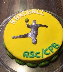 Gateau Decoration Handball Chocolat Macarons Et Pate A Sucre Gateau Decoration Anniversaire Macaron