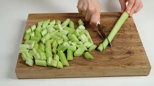 Entdecke rezepte, einrichtungsideen, stilinterpretationen und andere ideen zum ausprobieren. Apa Kasiat Dari Jus Timun Seledri Lemon 10 Manfaat Jus Seledri Dan Timun Segar Dan Bisa Bantu Detoks Tubuh Hot Liputan6 Com