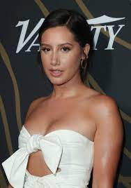 Standard 4:3 5:4 3:2 fullscreen uxga xga svga qsxga sxga dvga hvga hqvga ( apple powerbook g4 iphone 4 3g 3gs ipod touch ) ; Ashley Tisdale Just Got Sultry Dark Hair For Summer And We Re Obsessed