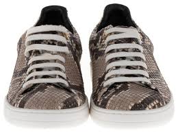 Toile enduite monogram lv et cuir de veau vernis. Baskets Louis Vuitton Sneakers Pour Femme Louis Vuitton Frontrow En Cuir De Python Taille 37 Etat Neuf Python Noir Gris Ecru Ref 141681 Joli Closet