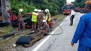 Seorang anggota tentera dan anak lelakinya maut selepas kenderaan yang dinaiki terbabit dalam kemalangan dengan sebuah kenderaan jenis toyota hilux di km137.5 lebuhraya pantai timur (lpt) menghala kuantan di sini, hari ini. 3 Maut Kemalangan Kereta Bertembung Lori Utusan Digital