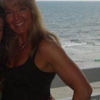 Lisa Michalowski's Instagram, Twitter & Facebook