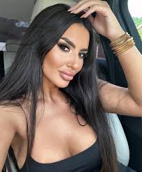 Cât de frumoasă este Adina Maria, femeia cu care Cristi Tănase este în  proces de divorţ: „Unii aleg să se piardă în vicii!”