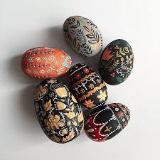 Beautiful Easter Eggs Hand Painted With Colorful Folk Art Illustrations Easter Eggs Easter Egg Painting Egg Art