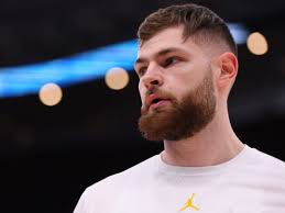 Kansas basketball's Hunter Dickinson featured