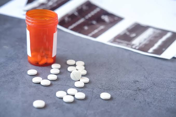 Adderall vs Modafinil: Key Differences, Uses, and Risks