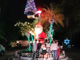 Do you know which bulb is blown on christmas lights. 16 Places To See Christmas Lights In Miami December 2020