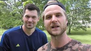 TÆMMER FODBOLDE FRA 4.ETAGE!