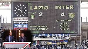 I nerazzurri persero contro la lazio all'olimpico e la juve li beffò conquistando lo scudetto. 5 Maggio 2002 Inter Campione D Italia La Fanta Telecronaca Di Piccinini Video Gazzetta It