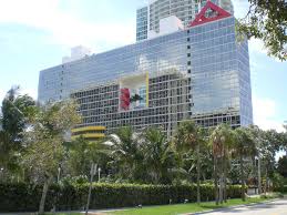 Parte del interior del edificio quedó expuesta al derrumbarse más de la mitad del complejo habitacional (foto: Atlantis Condominium Wikipedia