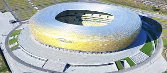 Magdalena głażewska também me incomoda um tanto a iluminação externa do estádio, onde tem muitos postes obstruindo a visão plena do estádio (ver a primeira foto do post). Lechia Gdansk Stadium Polsat Plus Arena Gdansk Football Tripper