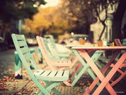 Soft Pastel Colours Image Credit Www Kolorat De Blog 2016 03 16 Draussen Streich Stuhl Und Tisch Pastell Gartenmobel Gartenstuhle Holz Gartenstuhle