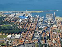The property provides a free transfer to/from free private parking, 1.2 mi away. Darsena Di Viareggio Spiaggia E Locali Versiliamo Com