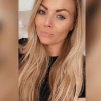 Stephanie Pledger's Instagram, Twitter & Facebook