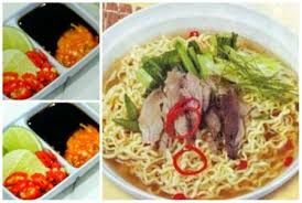 Mie cakalang disajikan dengan kuah bening dengan sedikit merica yang memberikan nuansa rasa sedikit pedas di lidah. Resep Mie Cakalang Kuah Bening Menyegarkan County Food