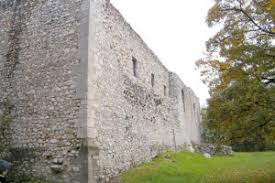 Várgesztes települését a tatabányáról a legegyszerűbb megközelíteni, ahonnan oroszlány felé kell elindulni, majd környénél vértessomló irányába letérni, ahol az út mellett kirándulás a történelembe. Turautak Varak Latnivalok Magyarorszagon Varak Romok Varak Varromok Vargesztesi Var