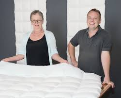 Betten rund höhlen orthopädische tierbetten betten und höhlen sofort lieferbar sie möchten immer auf dem laufenden bleiben? Betten Stumpf Kg Alles Rund Um Das Thema Daunendecke Eiderdaunen Und Das Tagliche Leben Eines Betten Fachbetriebs