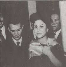 هي آخر وقت في حياتها قالت أنا إتجوزت أنا وعبد الحليم 6 سنين عرفي. Ø²ÙˆØ§Ø¬ Ø¹Ø¨Ø¯ Ø§Ù„Ø­Ù„ÙŠÙ… Ø­Ø§ÙØ¸ ÙˆØ³Ø¹Ø§Ø¯ Ø­Ø³Ù†ÙŠ ÙŠØµÙ„ Ø§Ù„Ù‚Ø¶Ø§Ø¡