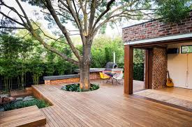 Des exemples de terrasse en bois réalisée par leur propriétaire, au jardin, à la ville. Conseils De Pro Pour Amenager Une Terrasse Sur Un Terrain Arbore