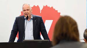 ⬇ ladda ner misstroendeförklaring stockfotografier hos den bästa bildbyrån ✔ rimliga priser ✔ miljontals premium högkvalitativa, royaltyfria stockfotografier, bilder och illustrationer. Sjostedt Da Blir Det En Misstroendeforklaring Dagens Ps