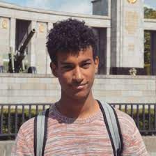 La repentina muerte de sanda dia , un joven afrodescendiente de 20 años que ingresó a estudiar la fraternidad reuzegom era hogar de los descendientes de las élites blancas de la ciudad de amberes. Sanda Dia Werd Eerder Al Door Leden Van Reuzegom Uitgeschol Het Nieuwsblad Mobile