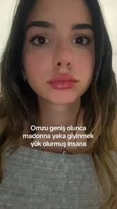 Madonna Yaka Elbise Modası ve Stili