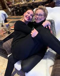 Katherine heigl sorry for 'disrespectful' graveyard selfies. Katherine Heigl On Twitter I M A Day Late And More Than A Dollar Short But Happy Mother S Day Mom I Got A Bit Caught Up In My Own Festivities And By Festivities I