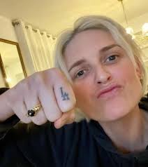 Emily Armstrong Official