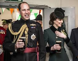 .nazivom princ william arthur philip louis, vojvoda od cambridgea, najstariji je sin charlesa, princa od velsa, i ledi diane spencer, te unuk kraljice elizabete ii i princa philipa, vojvode od for faster navigation, this iframe is preloading the wikiwand page for princ william, vojvoda od cambridgea. Vojvoda Od Cambridgea Kao Dijete Kako Princ William Uci Georgea Da Bude Kralj I Covjek