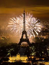 Le feu d'artifice du 14 juillet à la tour eiffel est devenu une institution dès 1887, l'année où le 1er spectacle pyrotechnique, signé ruggieri fut tiré depuis la tour, et les années. Feu D Artifice Du 14 Juillet 2011 Sur Le Sites De La Tour Eiffel Et Du Trocadero A Paris Vu De La Tour Montparnasse Fireworks On Eiffel Tower Fireworks Eiffel Tower Eiffel