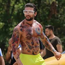 We gathered and successfully promote some of the most representative romanian artists: Dorian Popa