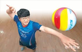 국내 배구 잡지 더 스파이크 2019년 12월호 102~105쪽 배구를 넷이서 할 수 있다고? Co8aii4zqdd8gm