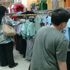 Organise your clothes neatly on the garment rack large, available for best deals on kogan.com! Reject Shop Clothing Store In Shah Alam