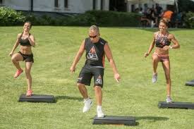 Az éhezésmentes karcsúság szafival blog szerzője azért bírálta a fitneszgurut, mert norbi a könyvében félrekódozta a blogger lisztjét: Schobert Norbert Zoom Hu