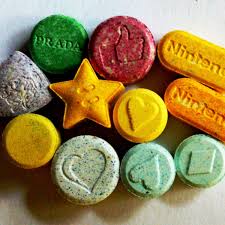 Partydrug 4-FA stuk minder populair na verbod | Binnenland | AD.nl