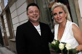 Po tom, co dostala řadu nabídek, se nakonec rozhodla pro dětský domov. Bara Basikova Syn Teodor Jde Do Puberty Zdedil Po Ni Kafe Cz