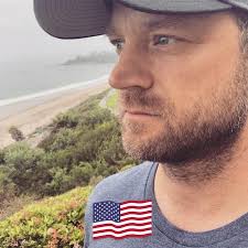 10 FACTS EVERY WOMAN SHOULD KNOW: 1. Everyone has rolls when they bend  over. 2. When someone tells you that you're beautiful, believe them. They  aren't lying. 3. Sometimes we all wake